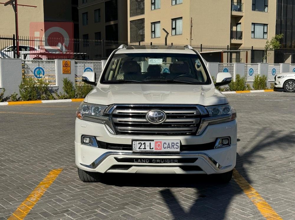 تۆیۆتا لاند کروزەر